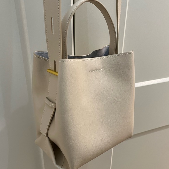 Baginning Genuine Leather Beige Top Hand Minimalist Bucket Bag with Strap NWOT - Picture 9 of 16